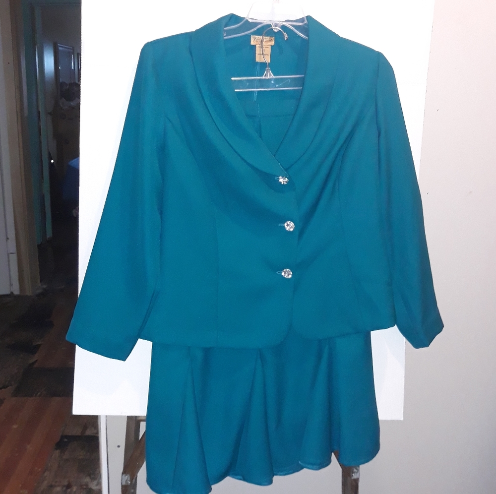 Midnight Velvet 2 piece skirt suit, turquoise, 16 is unlined.
